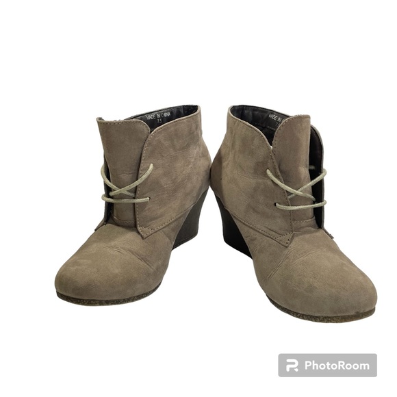 Call It Spring Taupe size 7.5 wedge ankle boots - Picture 3 of 6